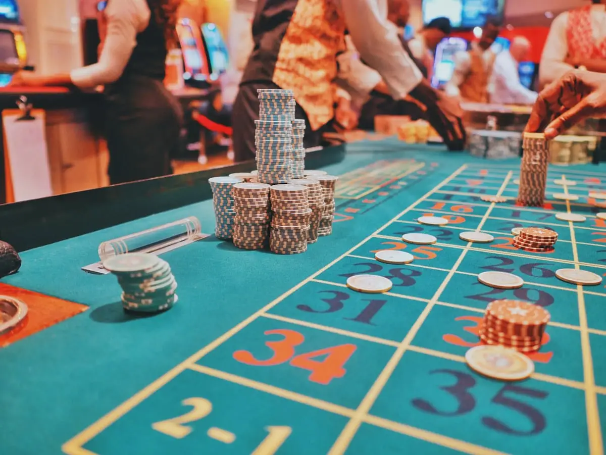Poker miza in igralne karte